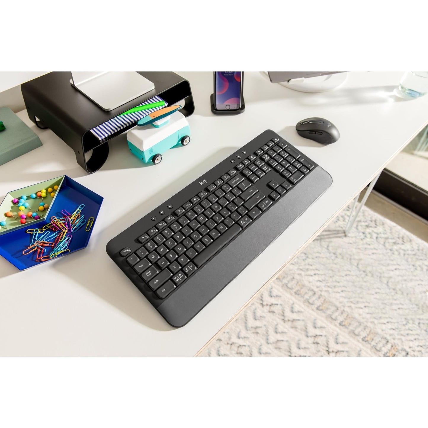 Logitech K650 Signature Wireless Keyboard (Graphite)